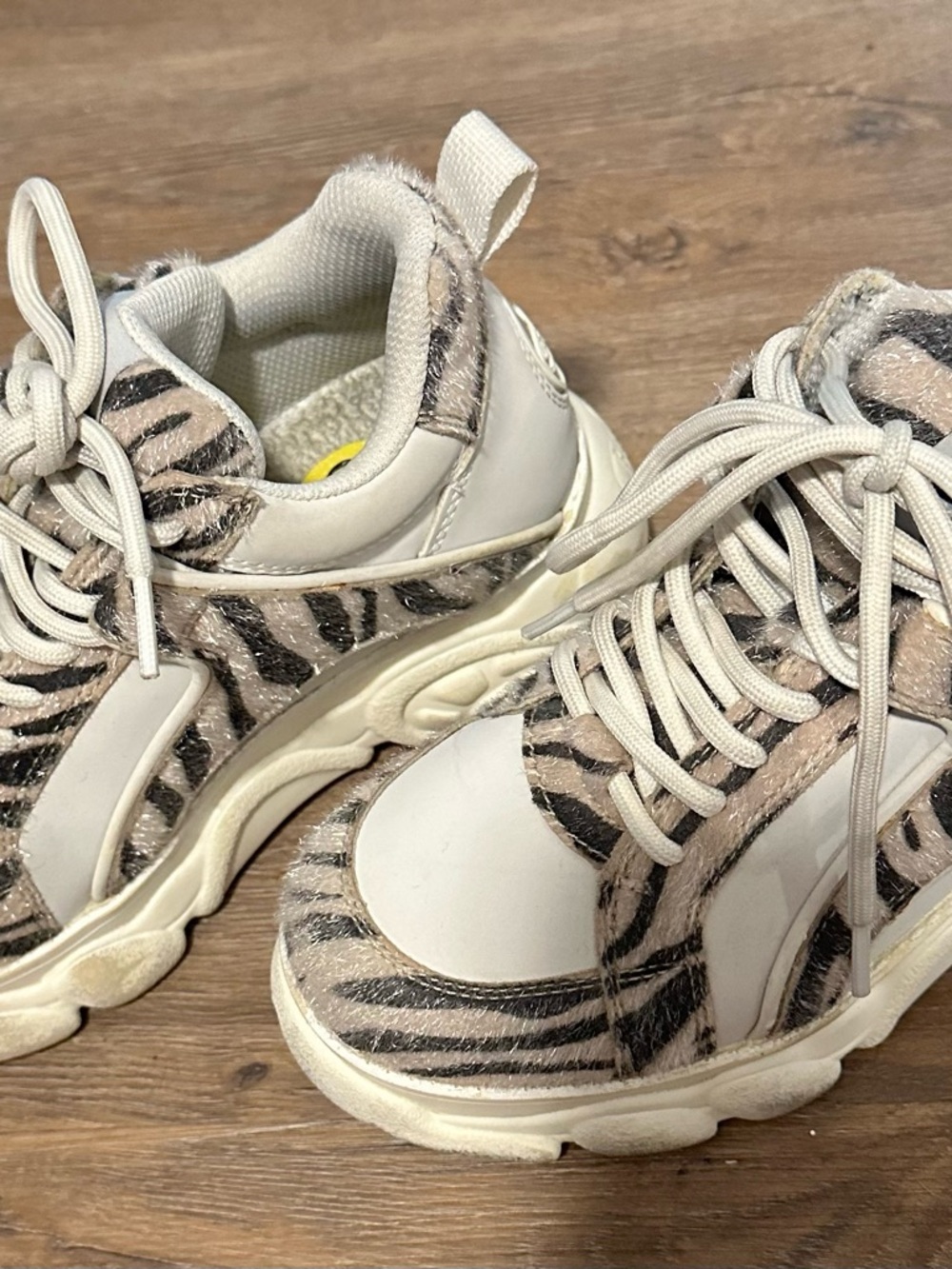 Buffalo David Bitton Cream and Black Tiger-Print Chunky Sneaker